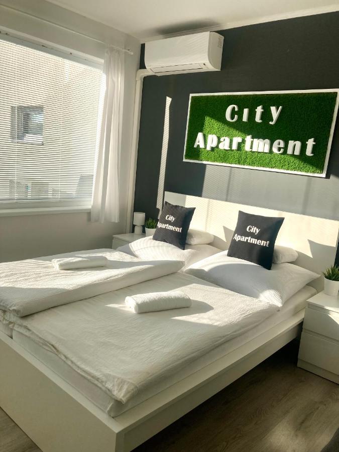 City Apartment Štúrovo Esterno foto